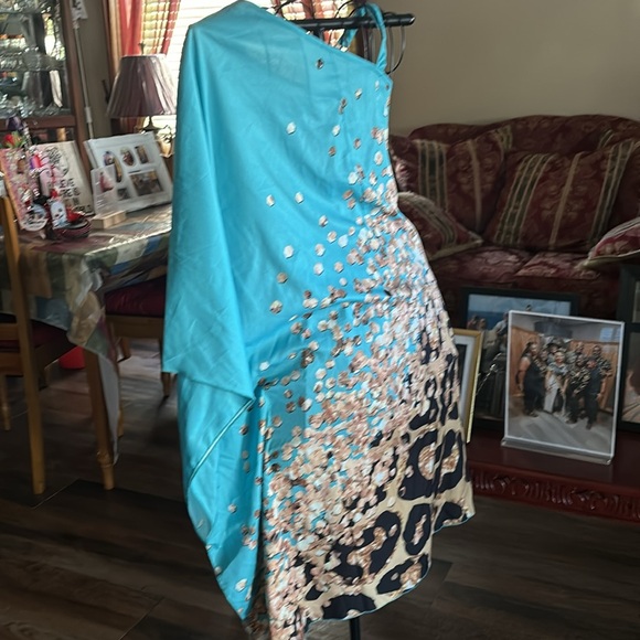 Ladies dress - Picture 3 of 6